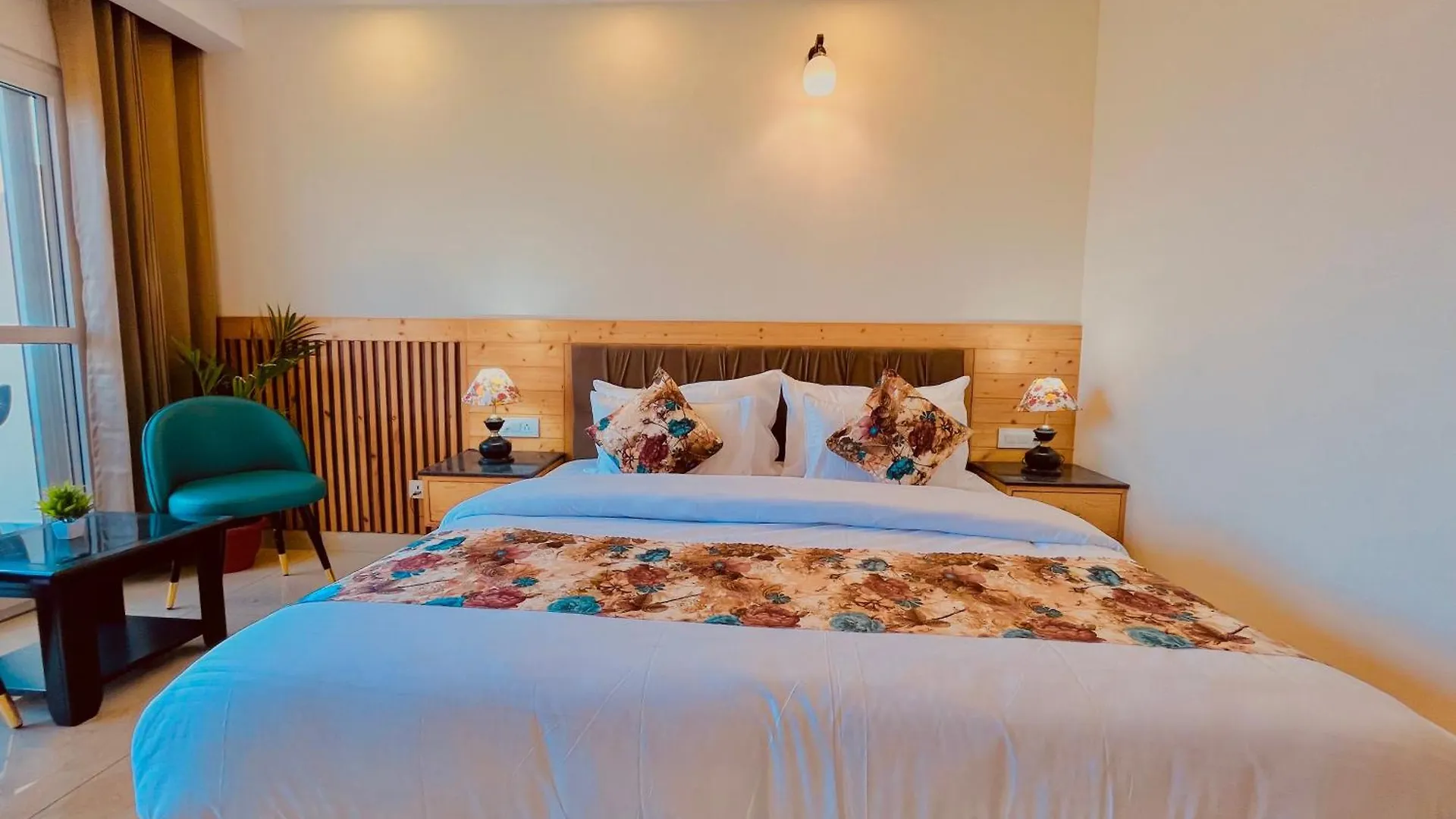 Pinerock Resort Best Selling Property In Mussoorie ! Luxury Rooms ! Mountain View ! Open Terrace ! Cafe ! Parking ! 4*,  الهند