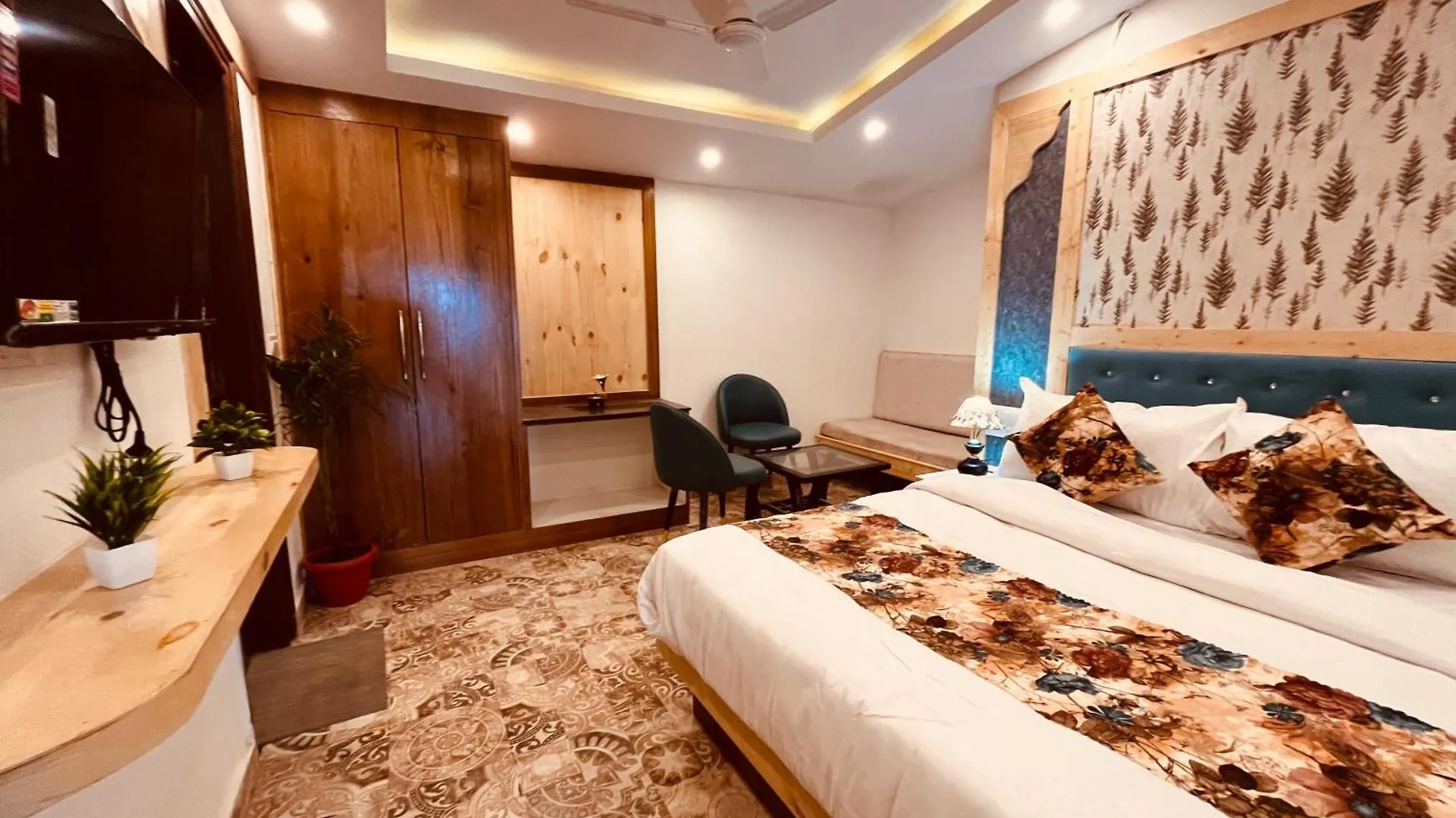 فندق Pinerock Resort Best Selling Property In Mussoorie ! Luxury Rooms ! Mountain View ! Open Terrace ! Cafe ! Parking !