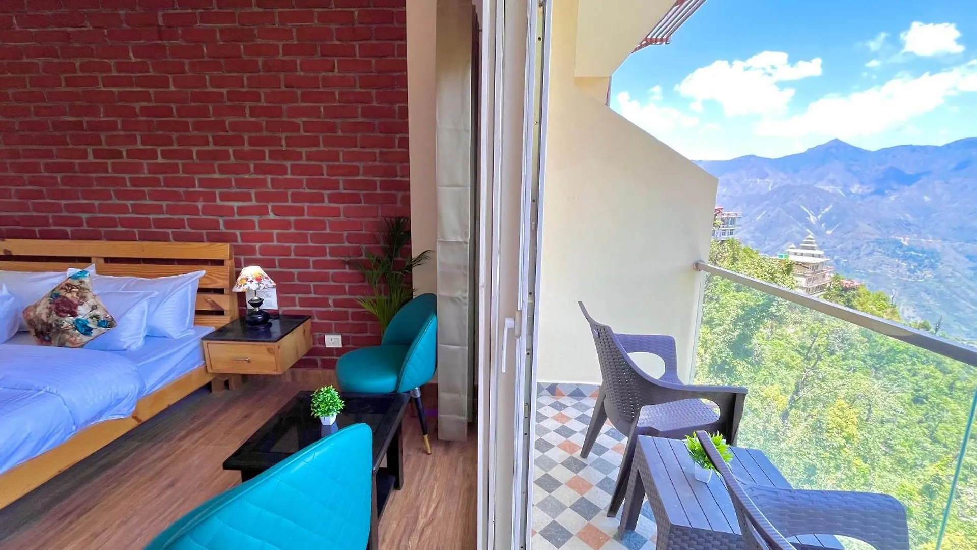 **** فندق Pinerock Resort Best Selling Property In Mussoorie ! Luxury Rooms ! Mountain View ! Open Terrace ! Cafe ! Parking ! الهند