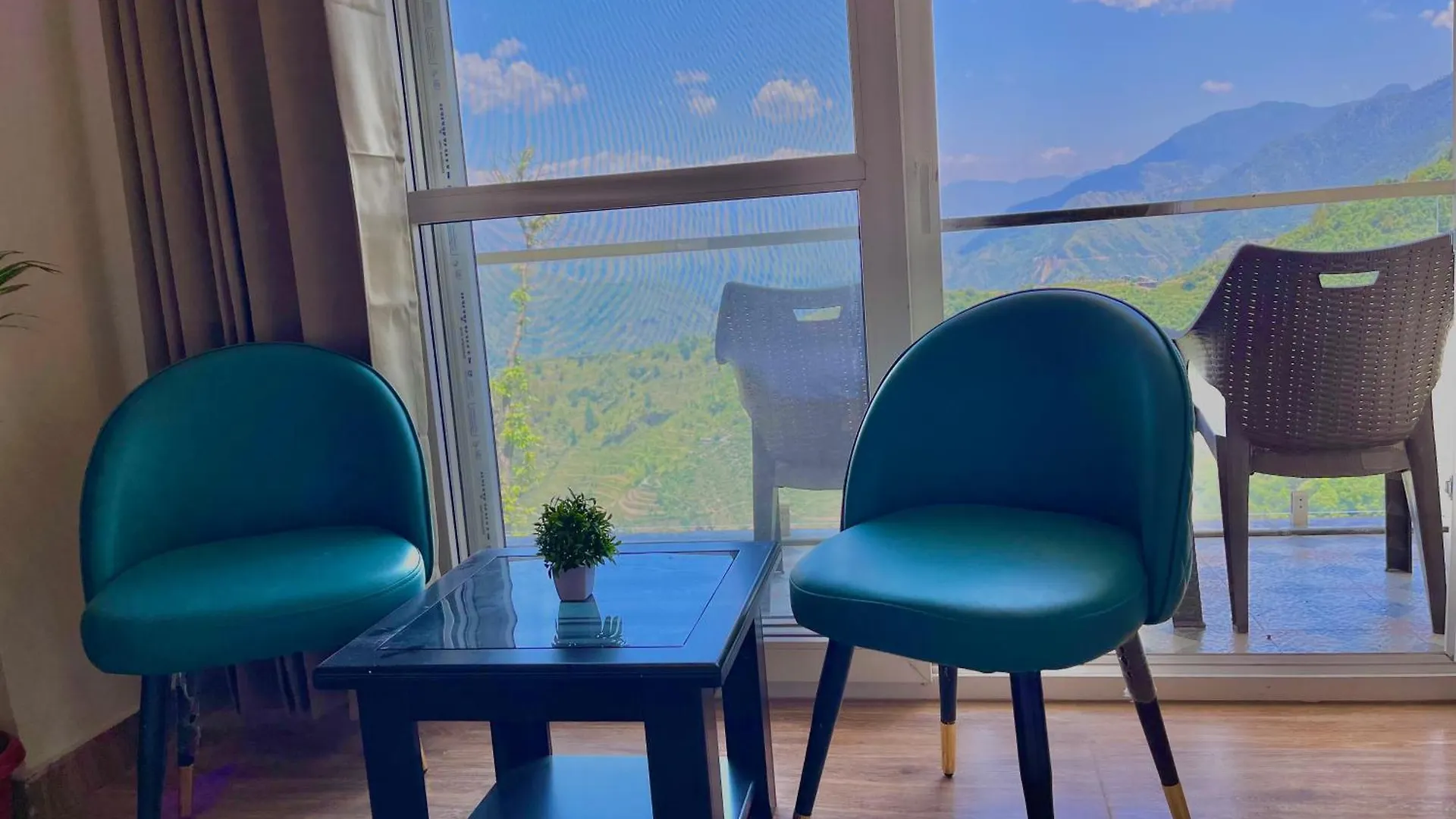 Pinerock Resort Best Selling Property In Mussoorie ! Luxury Rooms ! Mountain View ! Open Terrace ! Cafe ! Parking ! Hotel