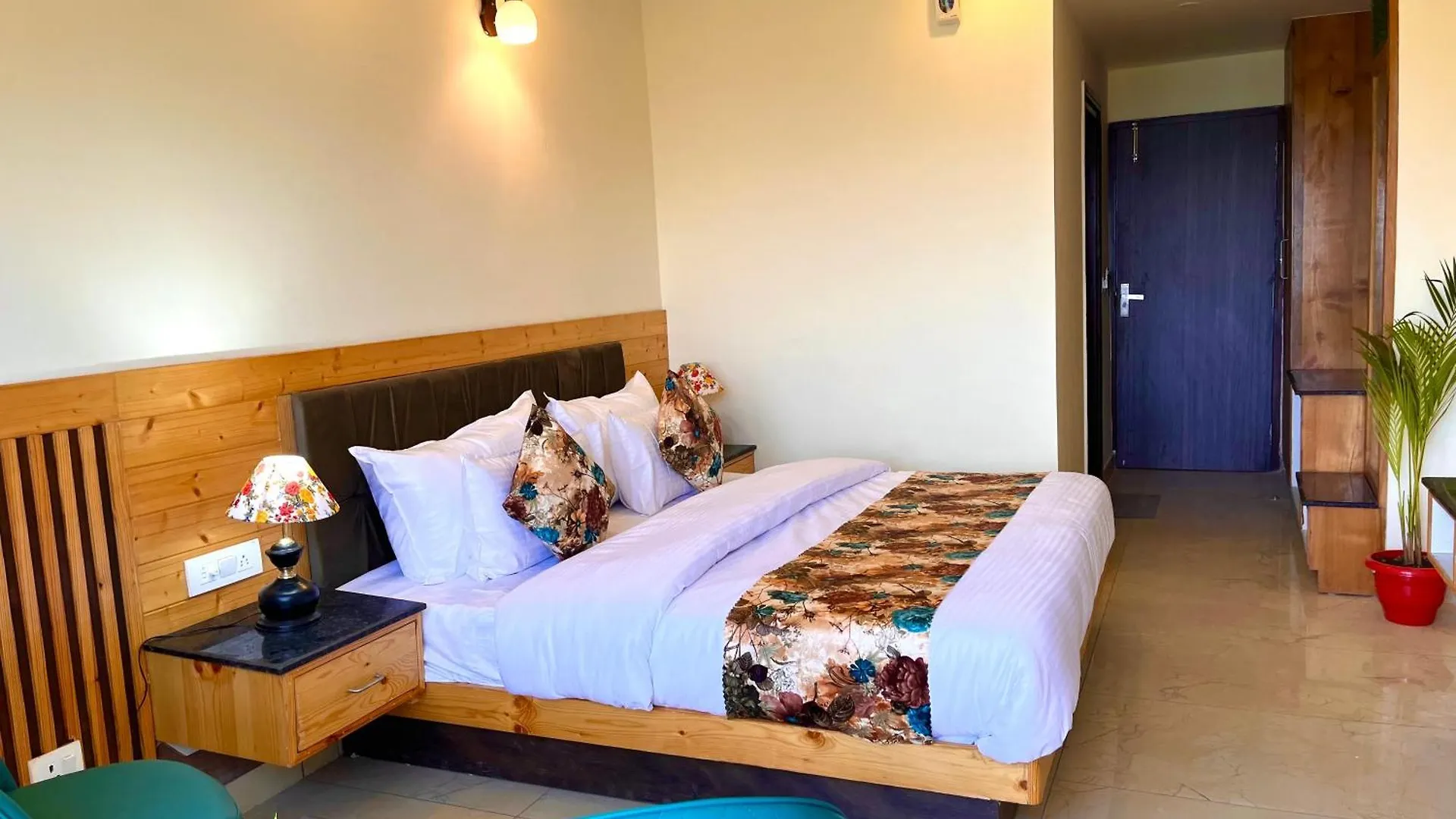 Pinerock Resort Best Selling Property In Mussoorie ! Luxury Rooms ! Mountain View ! Open Terrace ! Cafe ! Parking ! Hotel