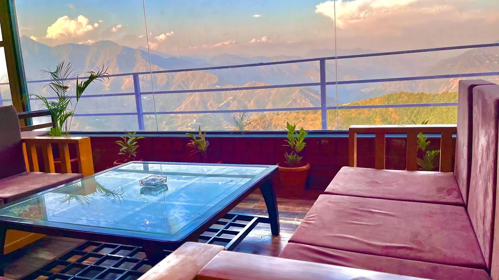 Pinerock Resort Best Selling Property In Mussoorie ! Luxury Rooms ! Mountain View ! Open Terrace ! Cafe ! Parking ! Hotel